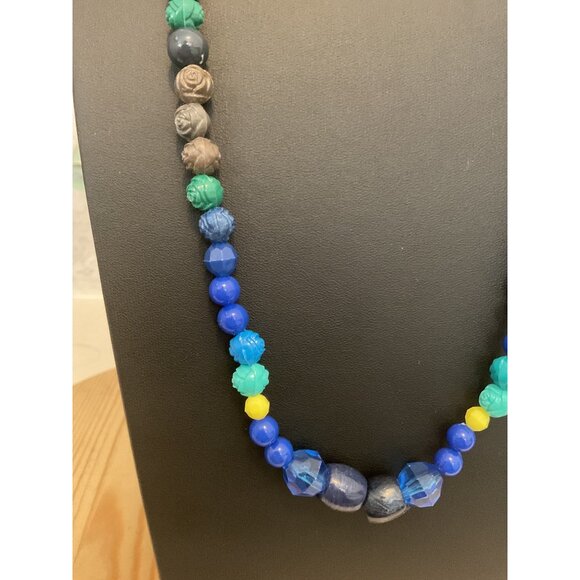 Colorful Beaded Necklace With Floral & Geometric Patterns - Picture 3 of 4